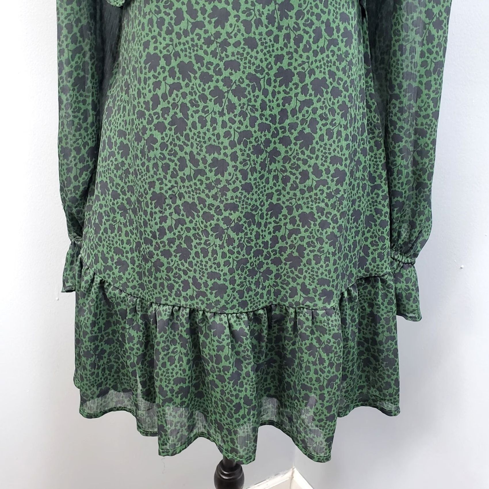 Vintage Trixxi Womens Green & Black Animal Print Chiffon Smocked Back Ruffle Dress M Size M / US 6-8 / IT 42-44 - 7 Thumbnail