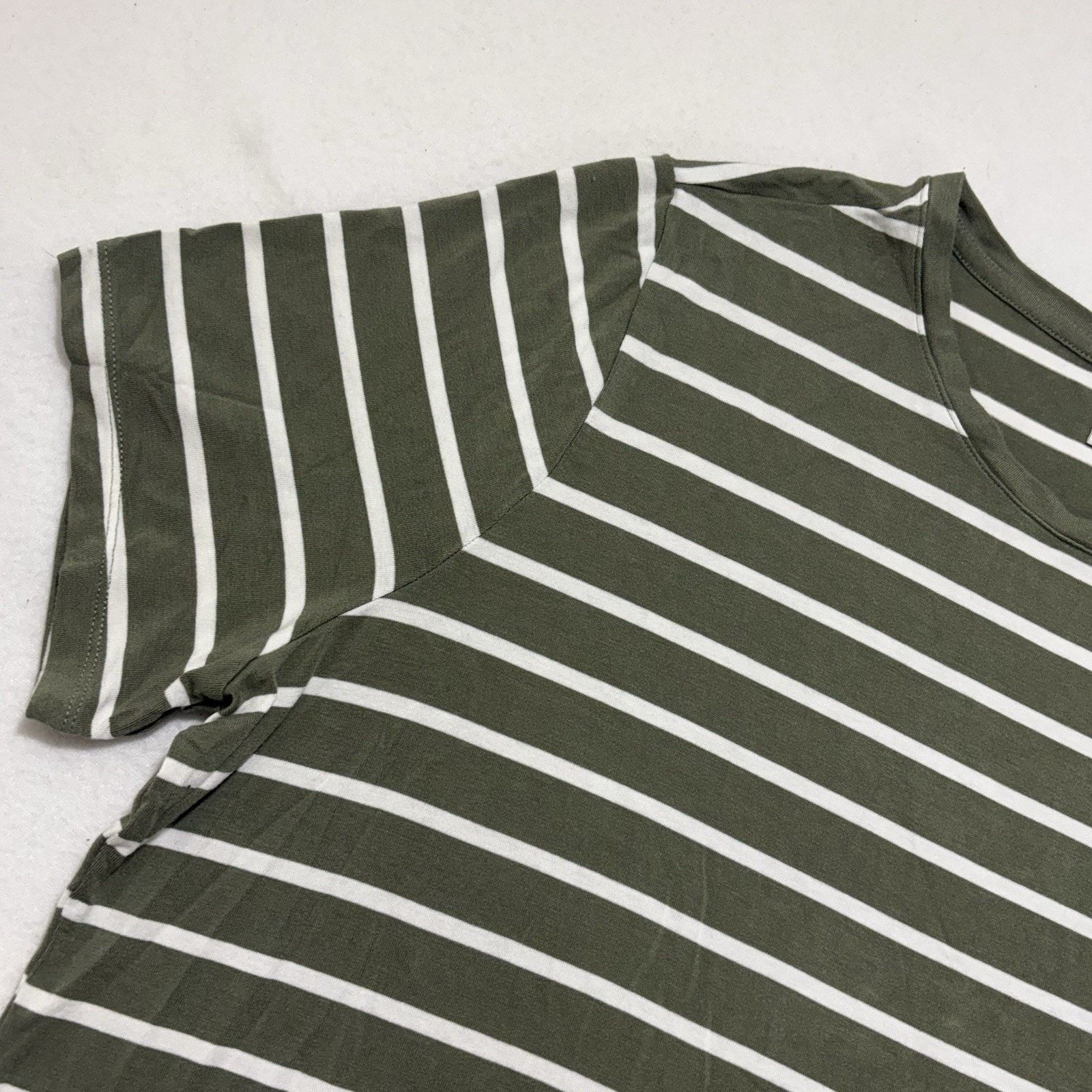 Old Navy Old Navy Luxe Women's XL T Shirt Green Striped Pullover Tee Size XL / US 12-14 / IT 48-50 - 6 Thumbnail