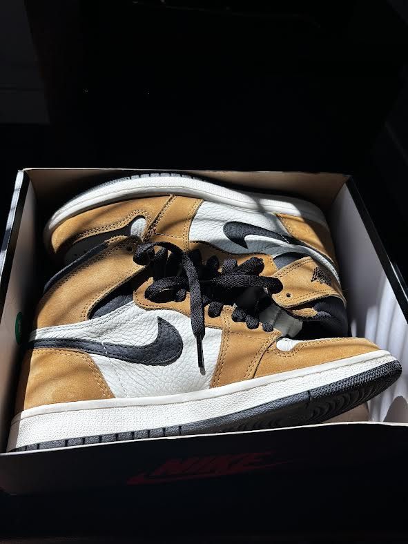Nike Air Jordan 1 Retro High Rookie Of The Year Size US 5 / EU 37 - 1 Thumbnail