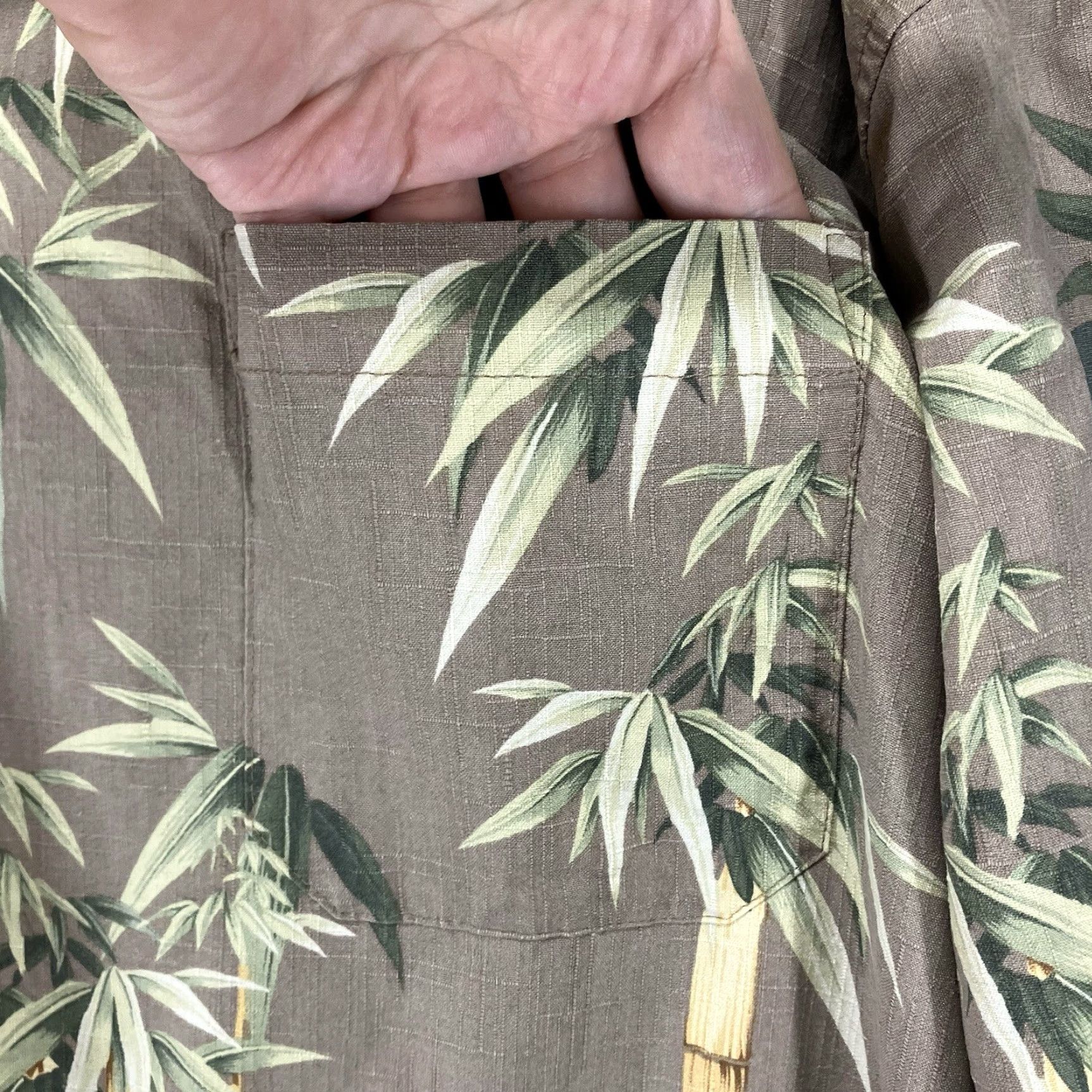 Vintage VINTAGE Jamaica Jaxx Men’s Short Sleeve Silk Button-Up Shirt 2XL Floral Hawaiian Casual Summer Mens Size US XXL / EU 58 / 5 - 6 Thumbnail