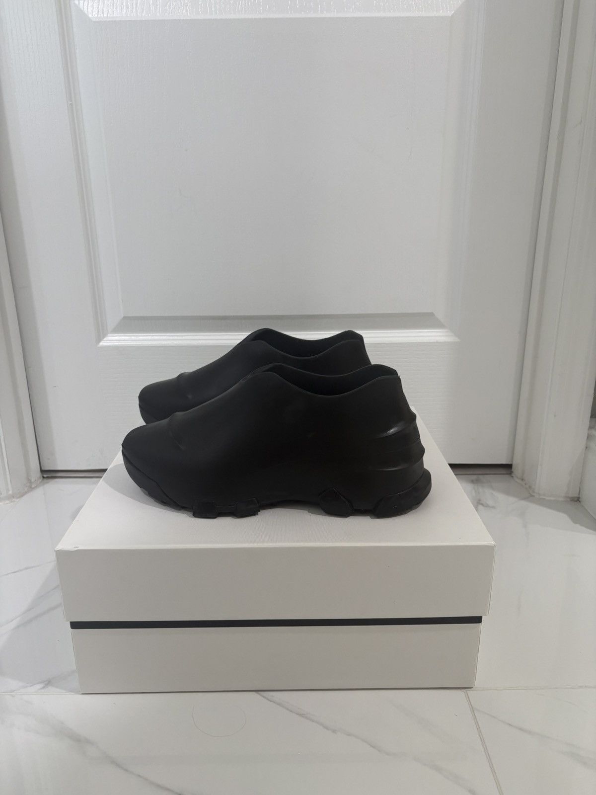 Givenchy monumental mallow