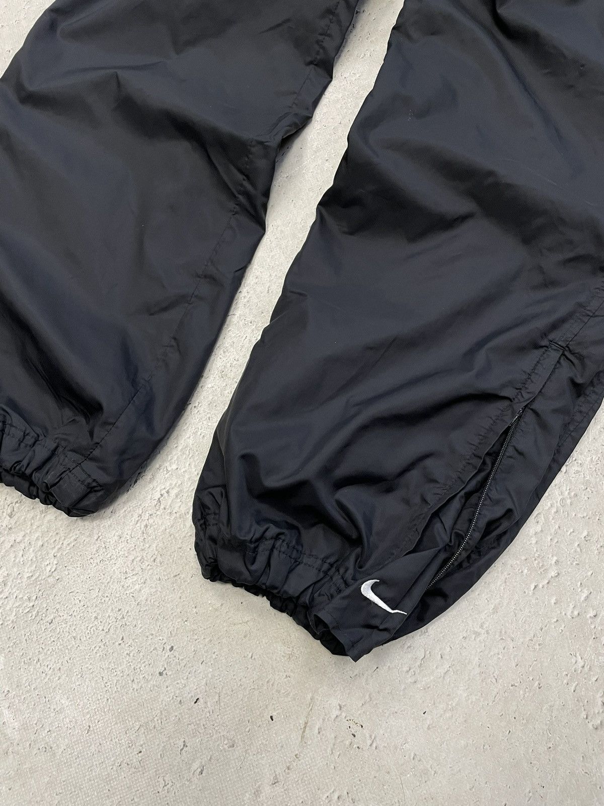 Nike Nike drill nylon pants minimal logo sport streetwear style Size US 34 / EU 50 - 4 Thumbnail