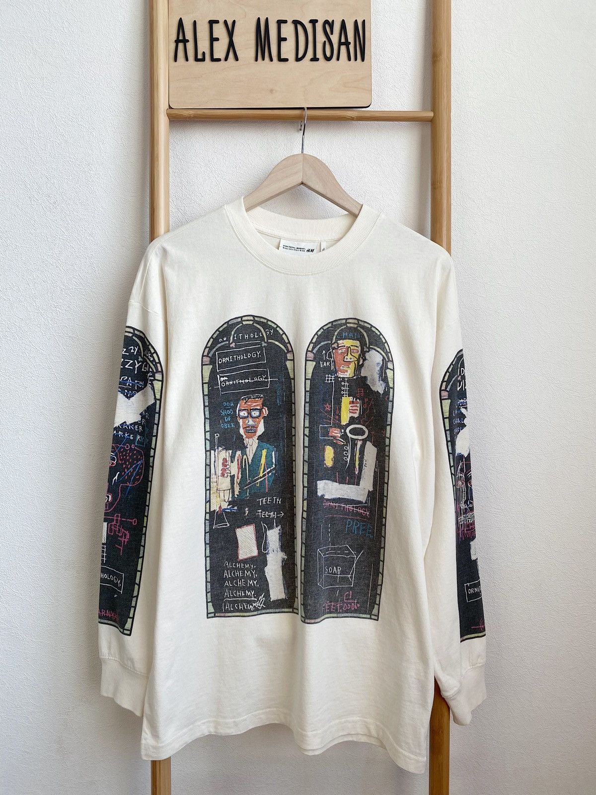 H&M × Jean-Michel Basquiat × Who Decides War WHO DECIDES WAR x BASQUIAT x H&M LONG SLEEVE RELAXED T-SHIRT Size US S / EU 44-46 / 1 - 4 Thumbnail