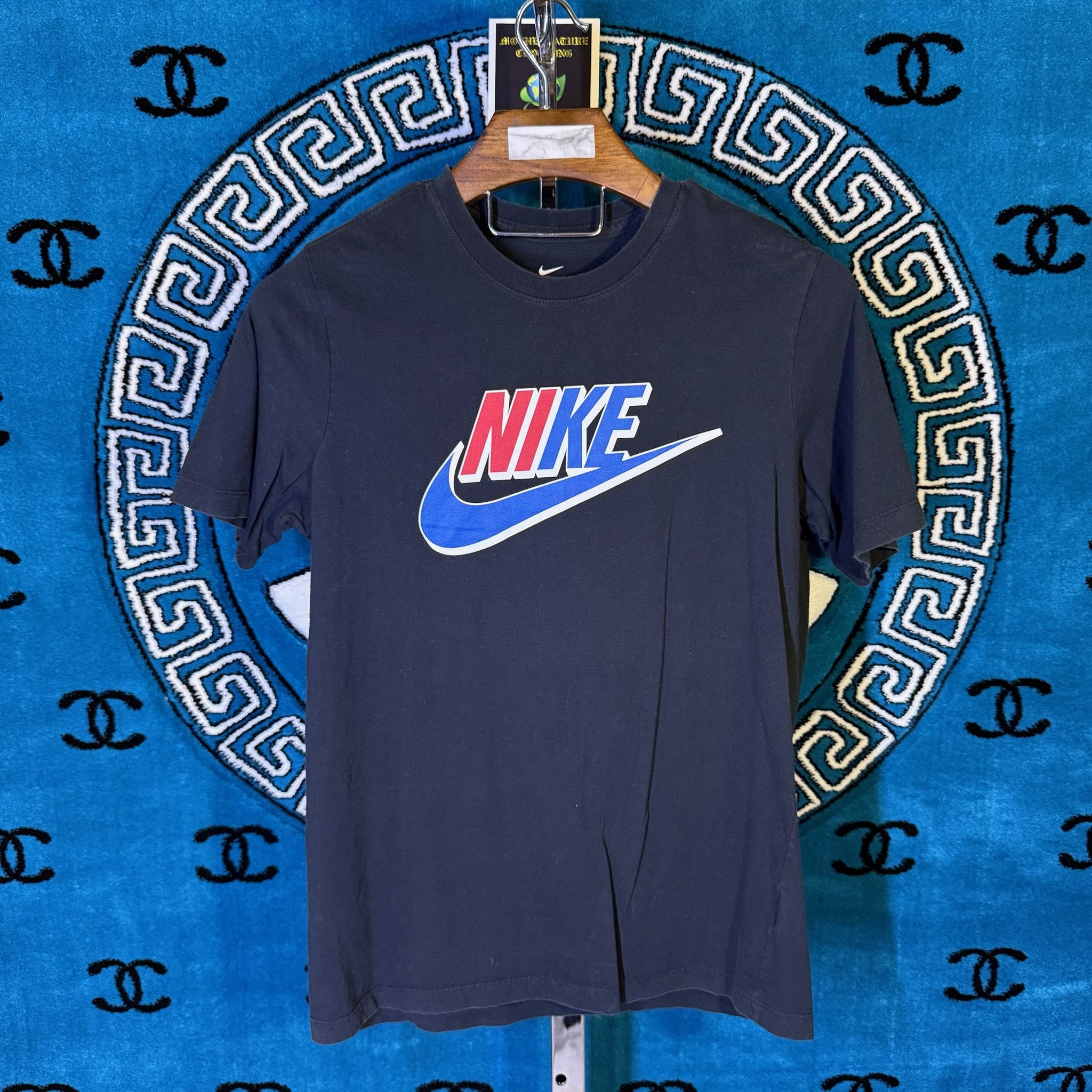 Nike THE NIKE ICONA GRAPHICA MOTIF SHIRT Size US M / EU 48-50 / 2 - 1 Preview