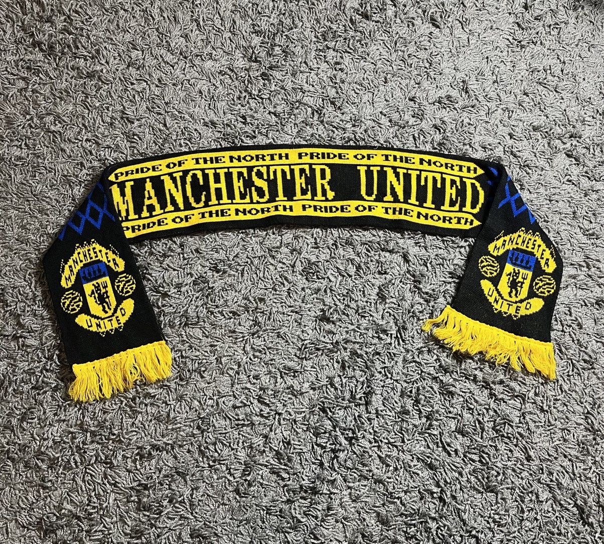Vintage MANCHESTER UNITED RED DEVILS VINTAGE 00s FAN SCARF Size ONE SIZE - 1 Thumbnail