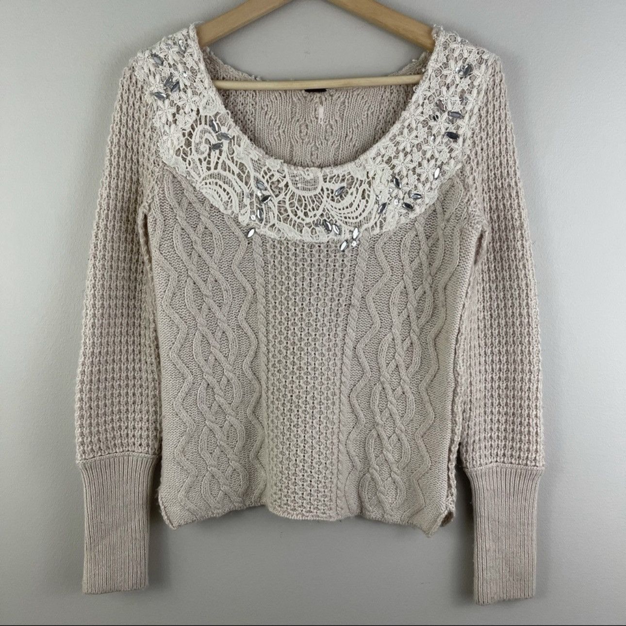 Free People FREE PEOPLE Ivory Creme Aurora Jewel Knit Sweater Size S / US 4 / IT 40 - 2 Thumbnail