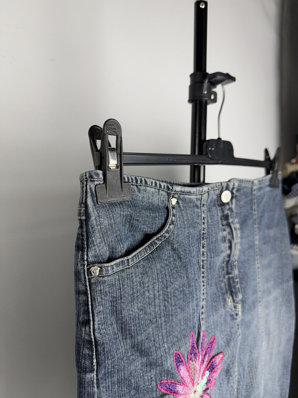 Versace × Versus Versace Vintage 90s Y2K VERSACE Luxury Italy Flower Denim Skirt Size 28" / US 6 / IT 42 - 3 Thumbnail
