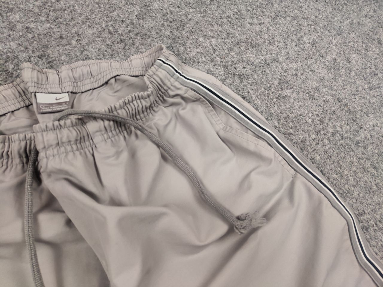 Nike Vintage Nike Swoosh Gray Light Pocket shorts Y2K Style Size US 34 / EU 50 - 7 Thumbnail