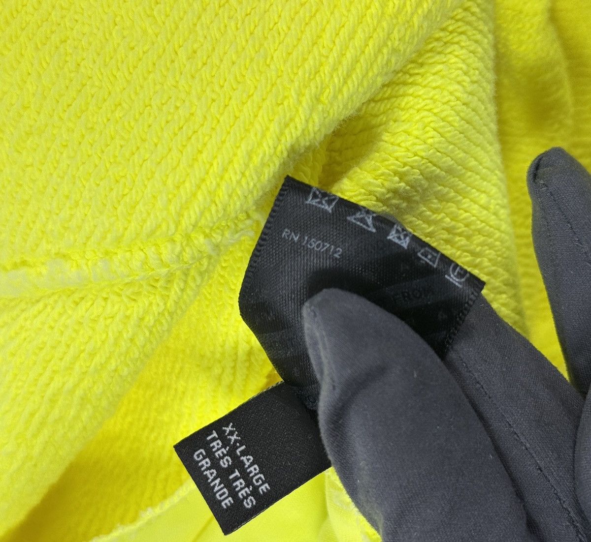 Amiri NEON YELLOW LOGO PRINT SHORTS Size US 38 / EU 54 - 7 Thumbnail