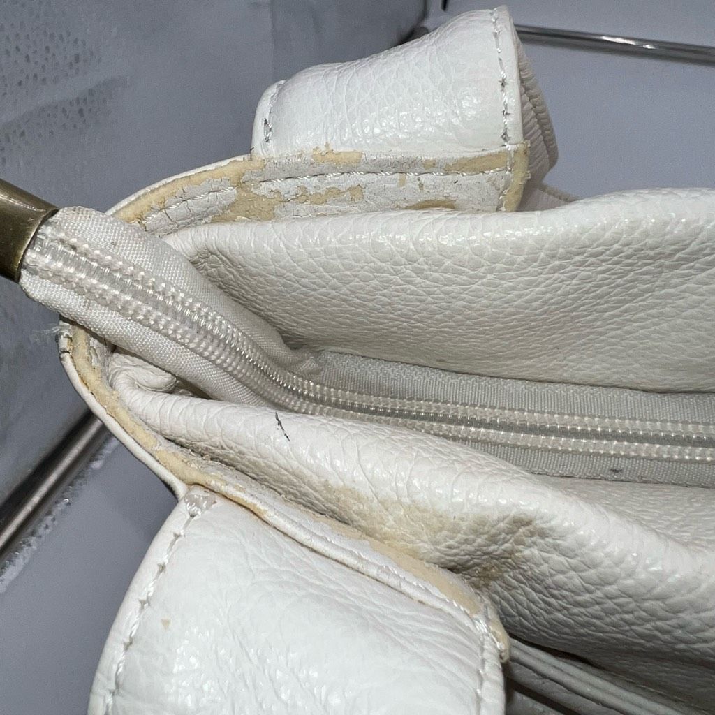 Vera Pelle Vera Pelle Vintage White Leather Shoulder **See description and pics Size ONE SIZE - 8 Thumbnail