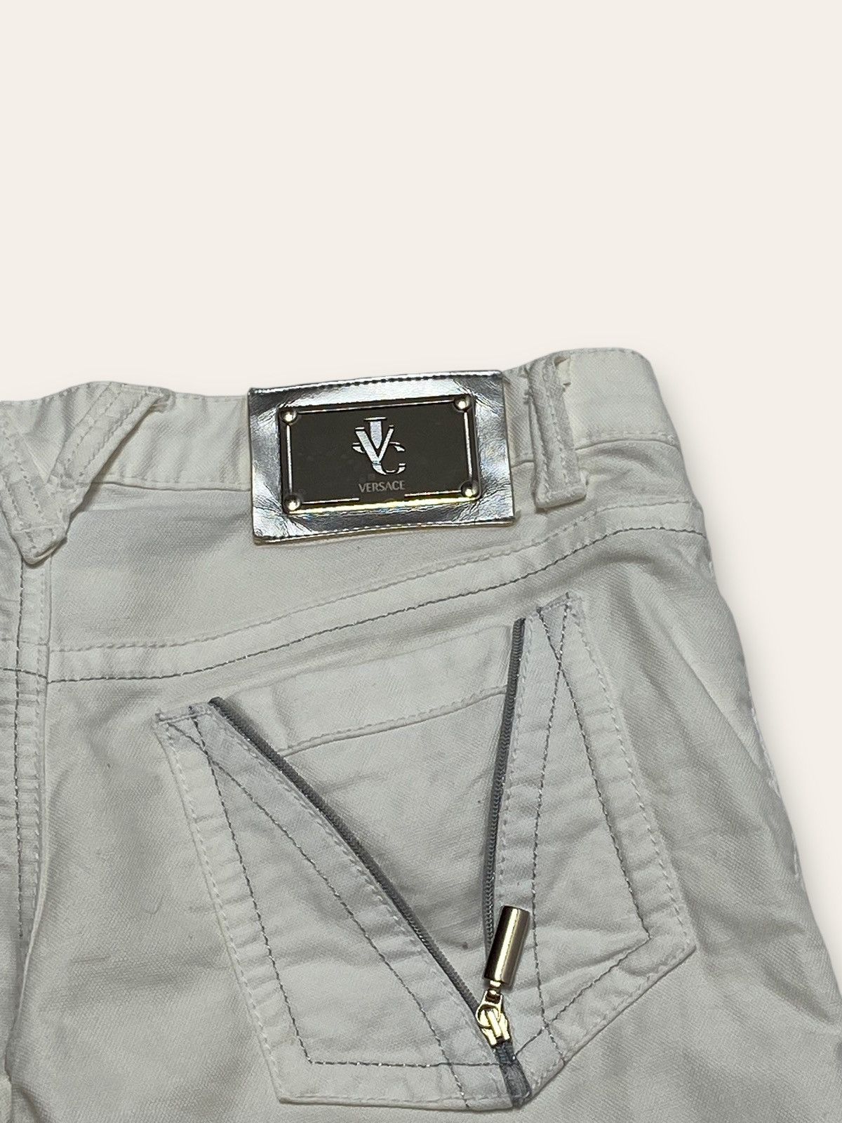 Versace Vintage VERSACE JEANS COUTURE White Denim Jeans Y2K Size US 30 / EU 46 - 13 Thumbnail
