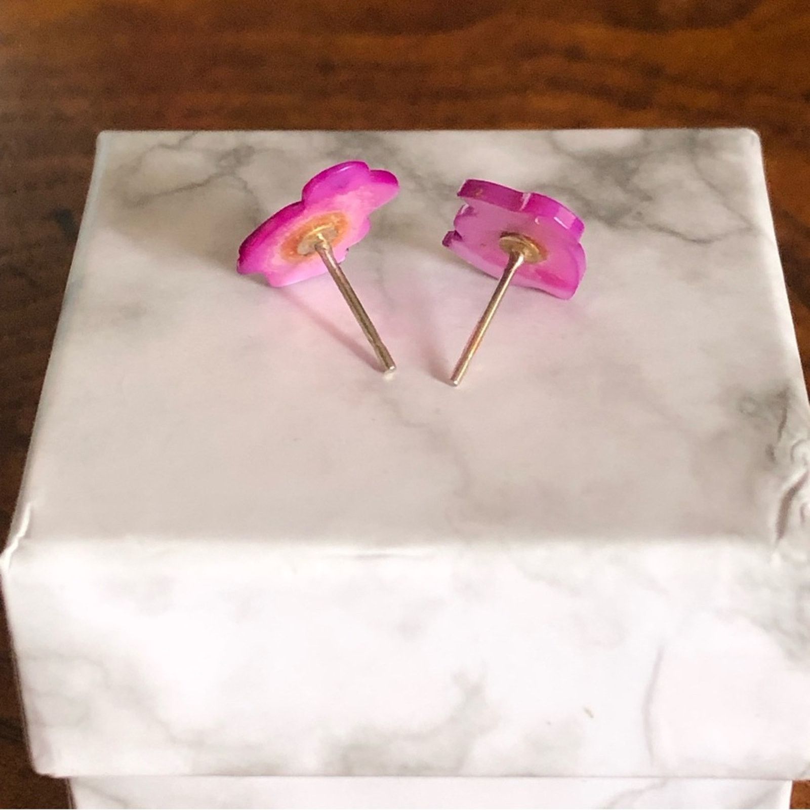 Jewelry Handmade violet carved shell pelican pierced earrings Size ONE SIZE - 4 Thumbnail