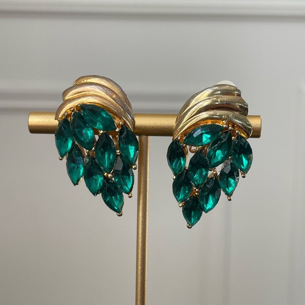 Vintage Vintage Unsigned Green Rhinestone Gold Tone Large Clip On Ea Size ONE SIZE - 3 Thumbnail