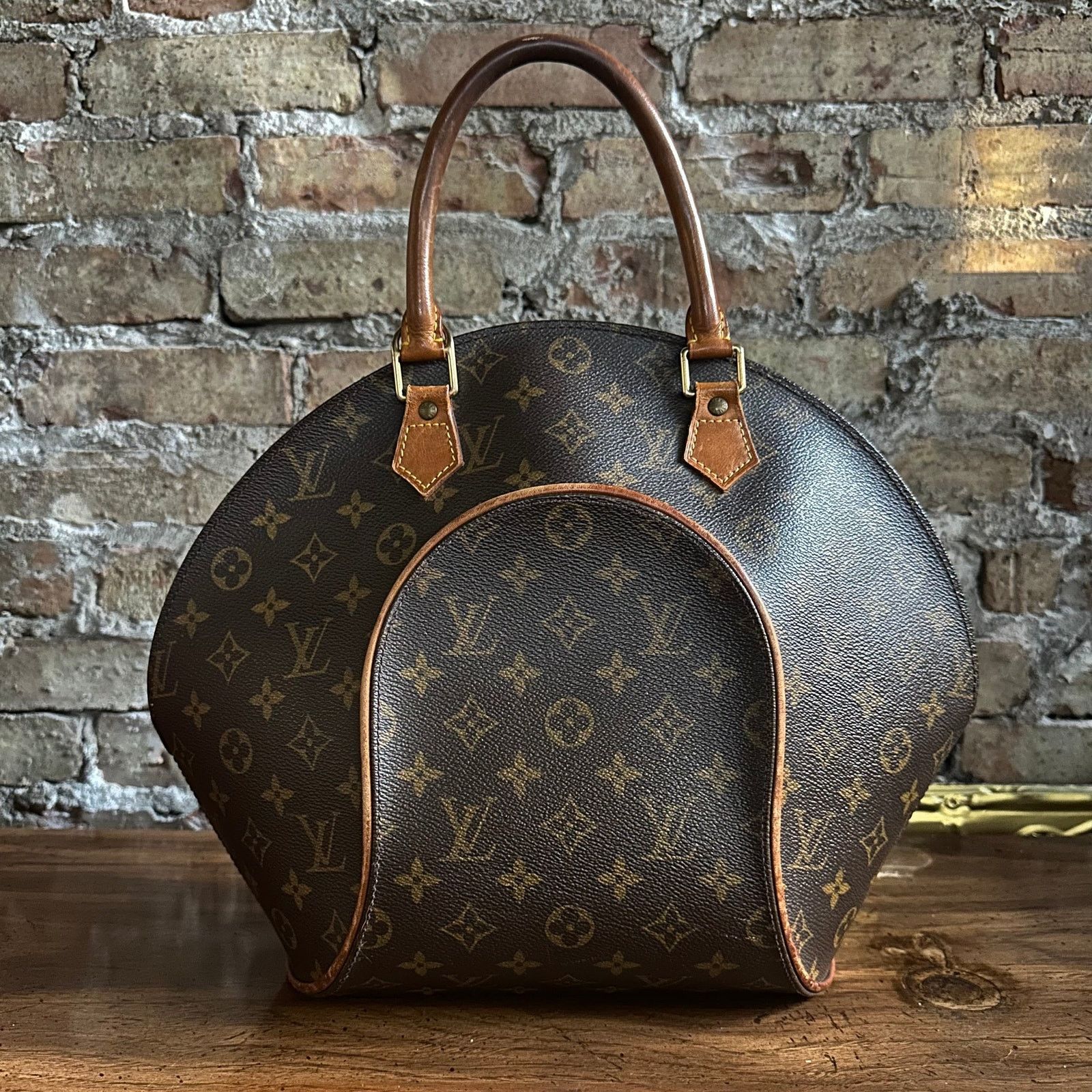 Louis Vuitton Vintage Louis Vuitton 1998 Monogram Ellipse MM Bag Size ONE SIZE - 1 Thumbnail