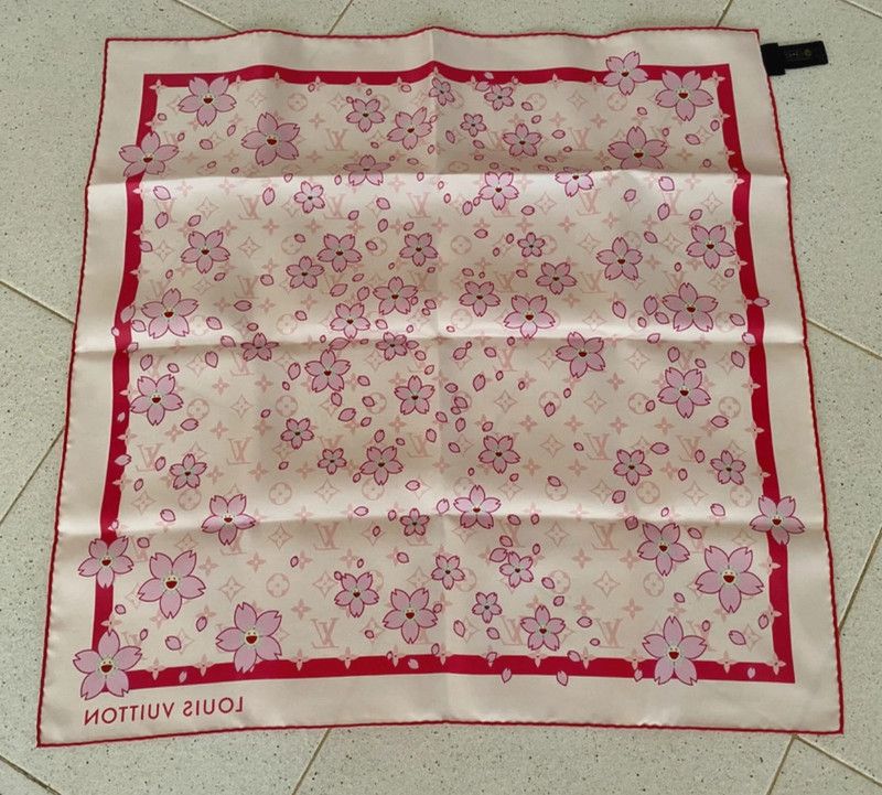 Louis Vuitton Louis Vuitton x Takashi Murakami Cherry Blossom Foulard Size ONE SIZE - 4 Thumbnail