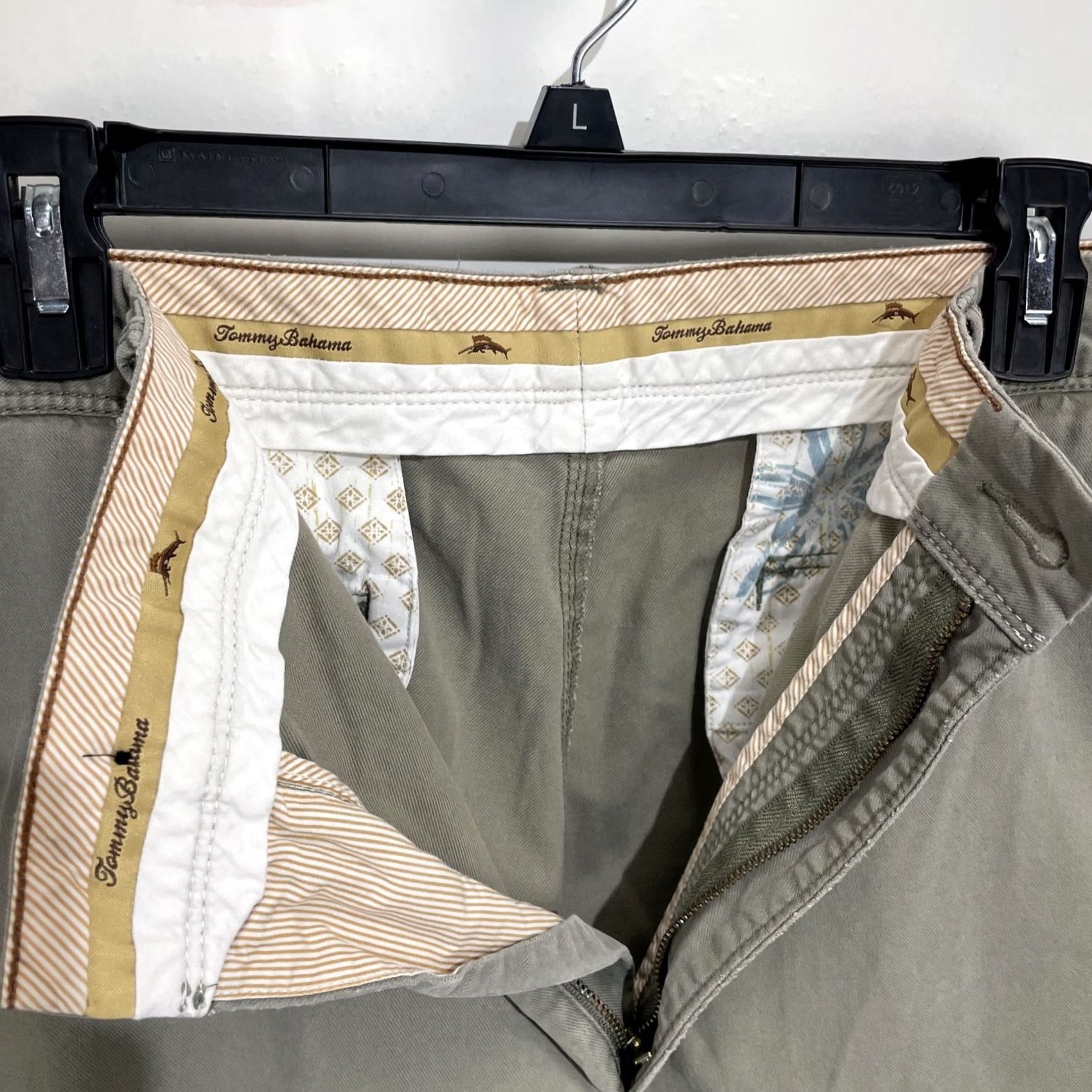 Tommy Bahama Tommy Bahama Shorts Mens 38 Grey Green Cotton Regular Fit Chino Relax Stretch Size US 38 / EU 54 - 6 Thumbnail