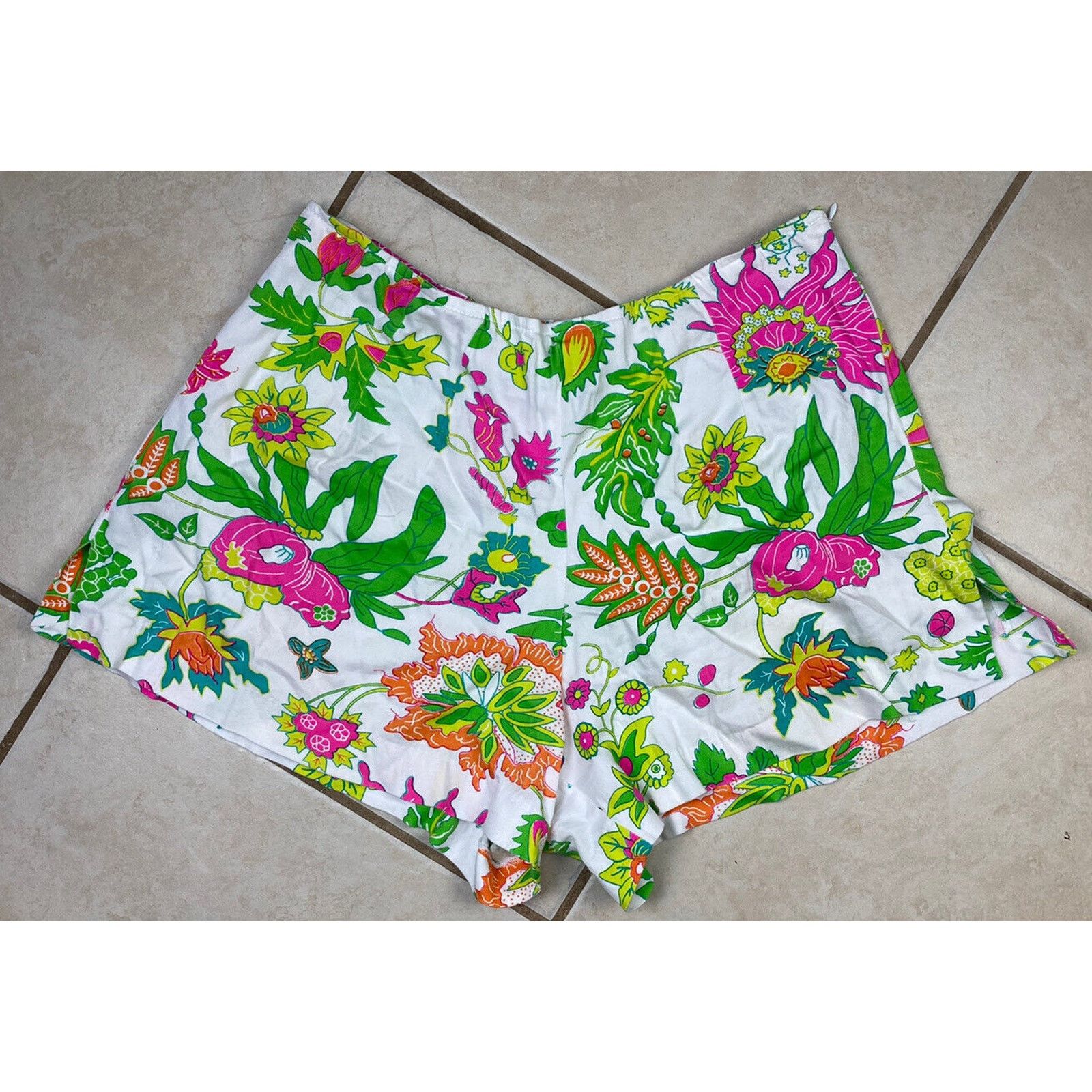 Gretchen Scott Gretchen Scott White Pink Green Floral Mid Rise Shorts Linen Size 33" - 1 Thumbnail