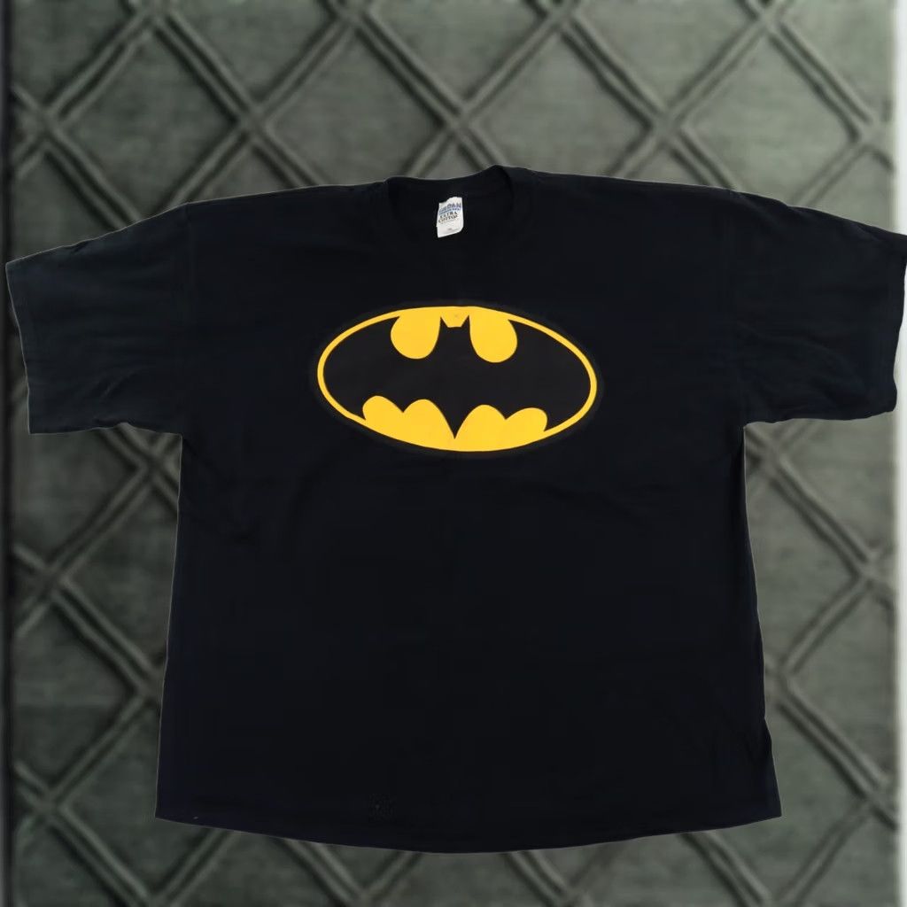 Gildan Vintage Batman Mens 2XL Classic Logo in Black Graphic T-shirt Sz XXL 2XL Size US XXL / EU 58 / 5 - 1 Thumbnail