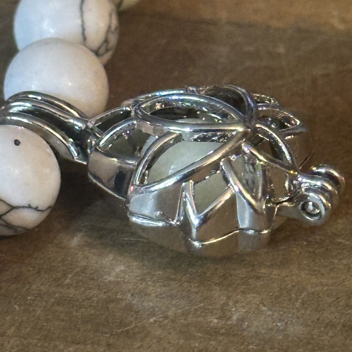 Other Glow in the dark Howlite bead Lotus charm stretch bracelet Size ONE SIZE - 5 Thumbnail