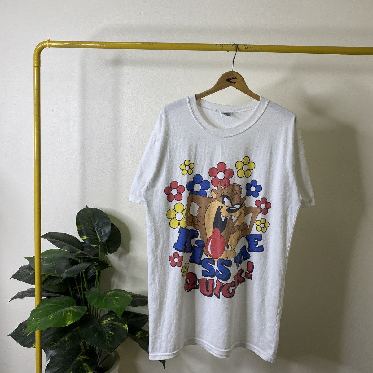 Vintage Vintage 1990s Warner Bros Taz Mania Tasmania Devil T Shirt Size US XL / EU 56 / 4 - 1 Thumbnail