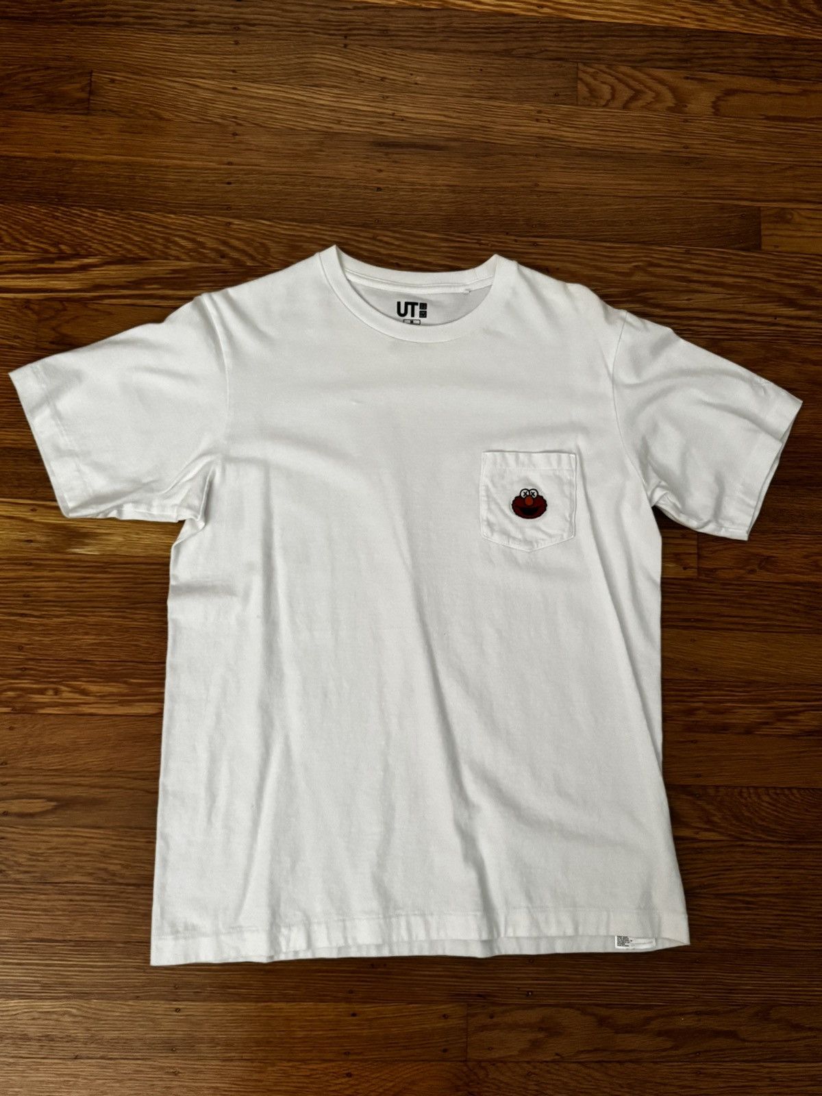 Uniqlo Uniqlo Sesame Street Elmo Pocket Tee White - size Medium Size US M / EU 48-50 / 2 - 1 Thumbnail