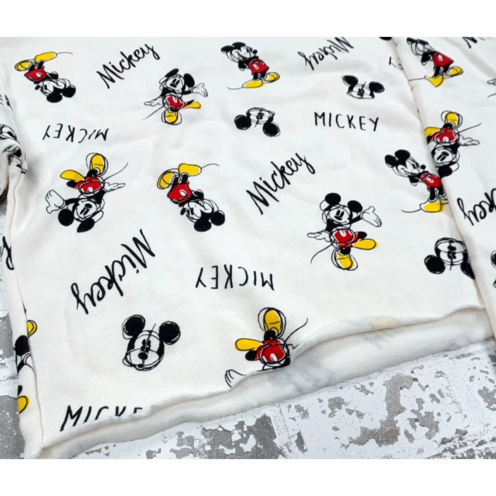 Disney Disney Sweatshirt Women XL White Crew Neck Minnie Mouse Graphic Print Raglan Sleeve Pullover All Seasons Cotton Blend Logo Regular Sweatshirt Womens Size XL / US 12-14 / IT 48-50 - 4 Thumbnail