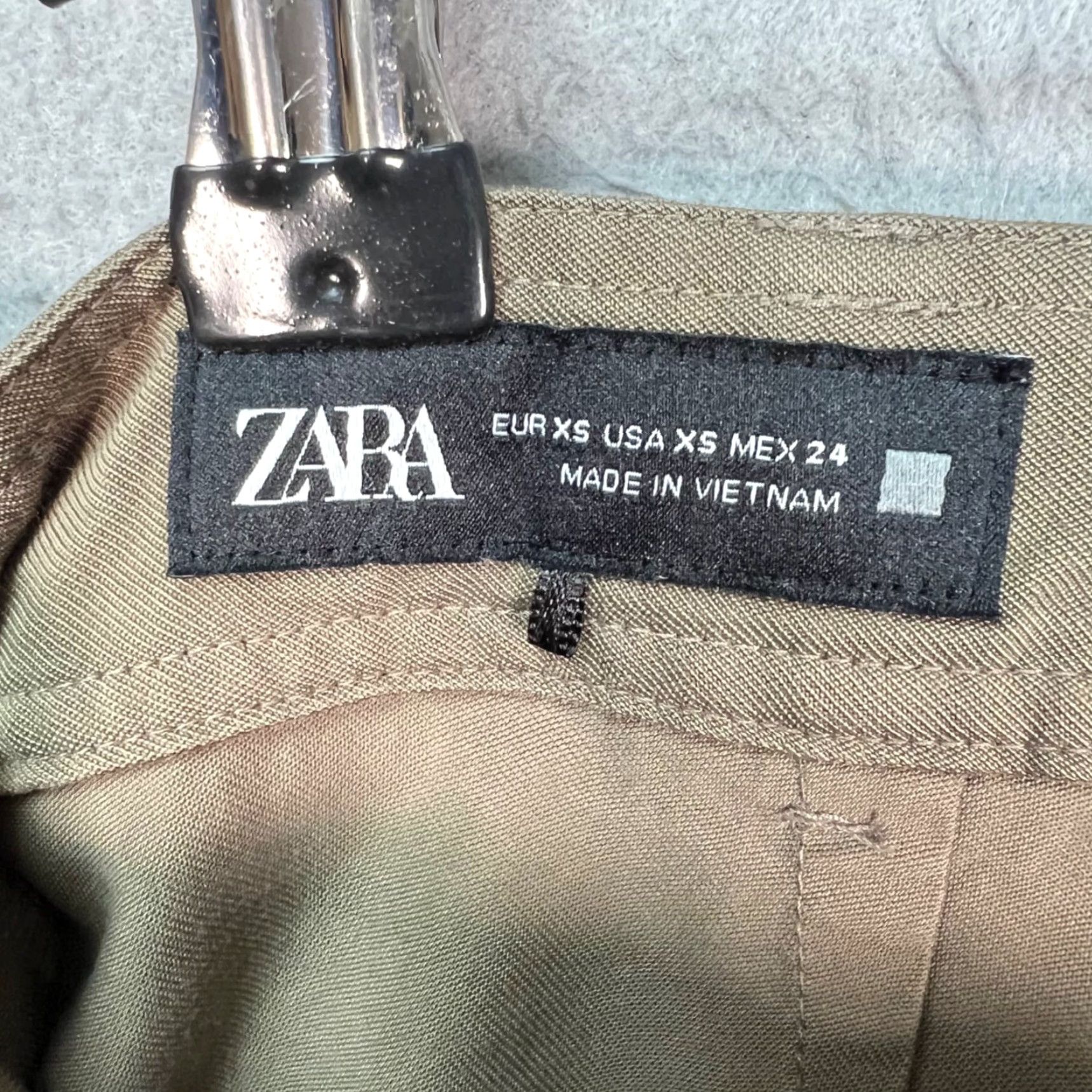Zara Zara Womens XS Olive Green Pleated Mini Skirt Skirt, Mini, Pleat, Green, XS, Zara, Casual, Summer, Spring, Regular, Short, Women, Adult Womens XS Size 26" / US 2 / IT 38 - 3 Thumbnail