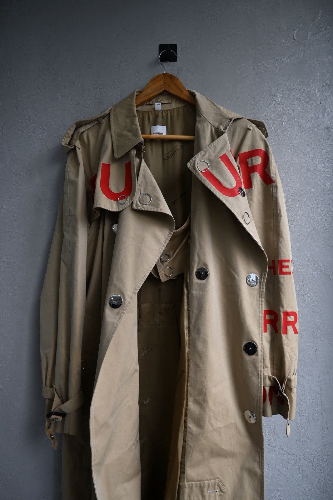Burberry Burberry SS19 by R. Tisci horseferry garbadine trench coat Size US M / EU 48-50 / 2 - 8 Thumbnail