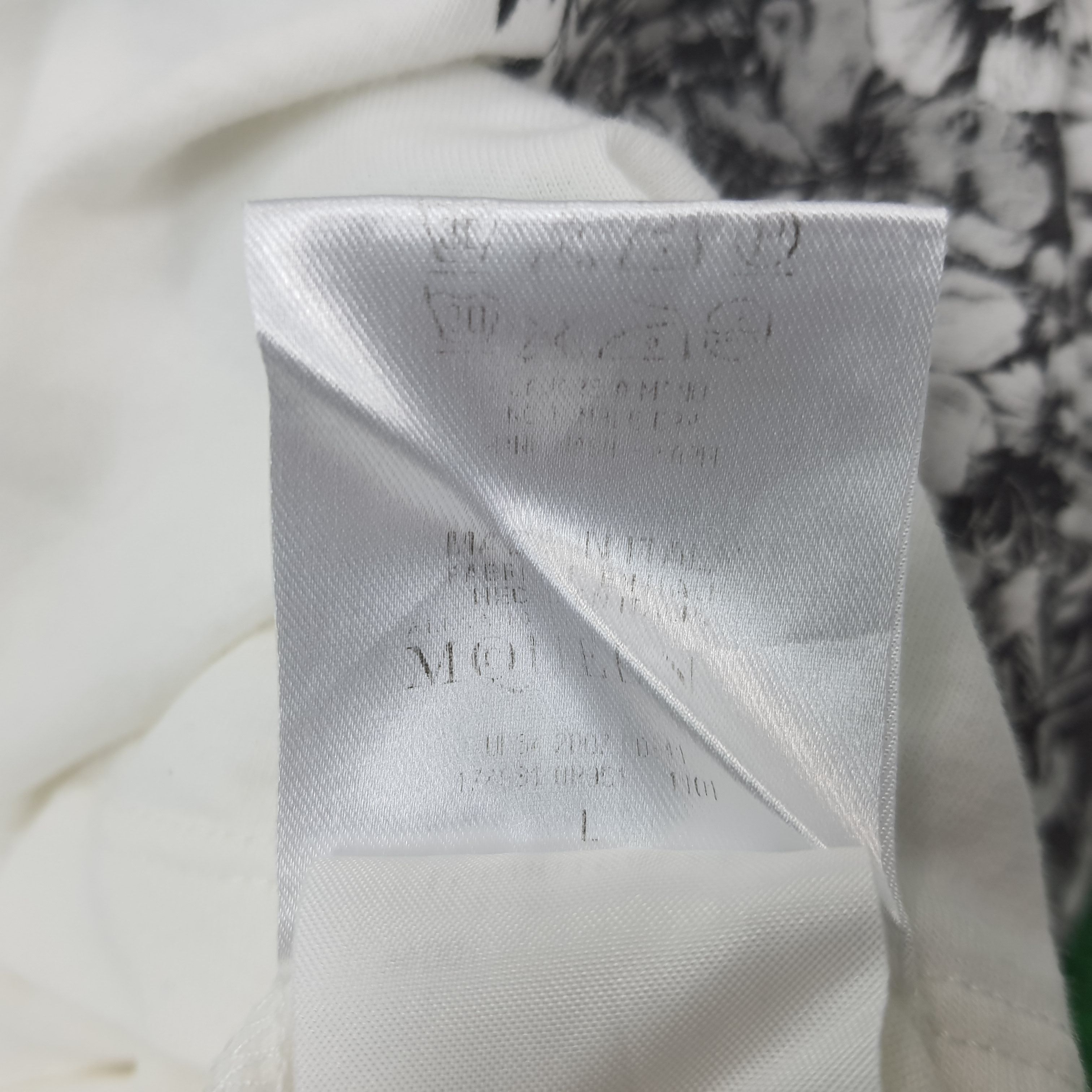 Alexander McQueen Vintage Alexander McQueen Designer Tshirt C239N79 Size US M / EU 48-50 / 2 - 6 Thumbnail
