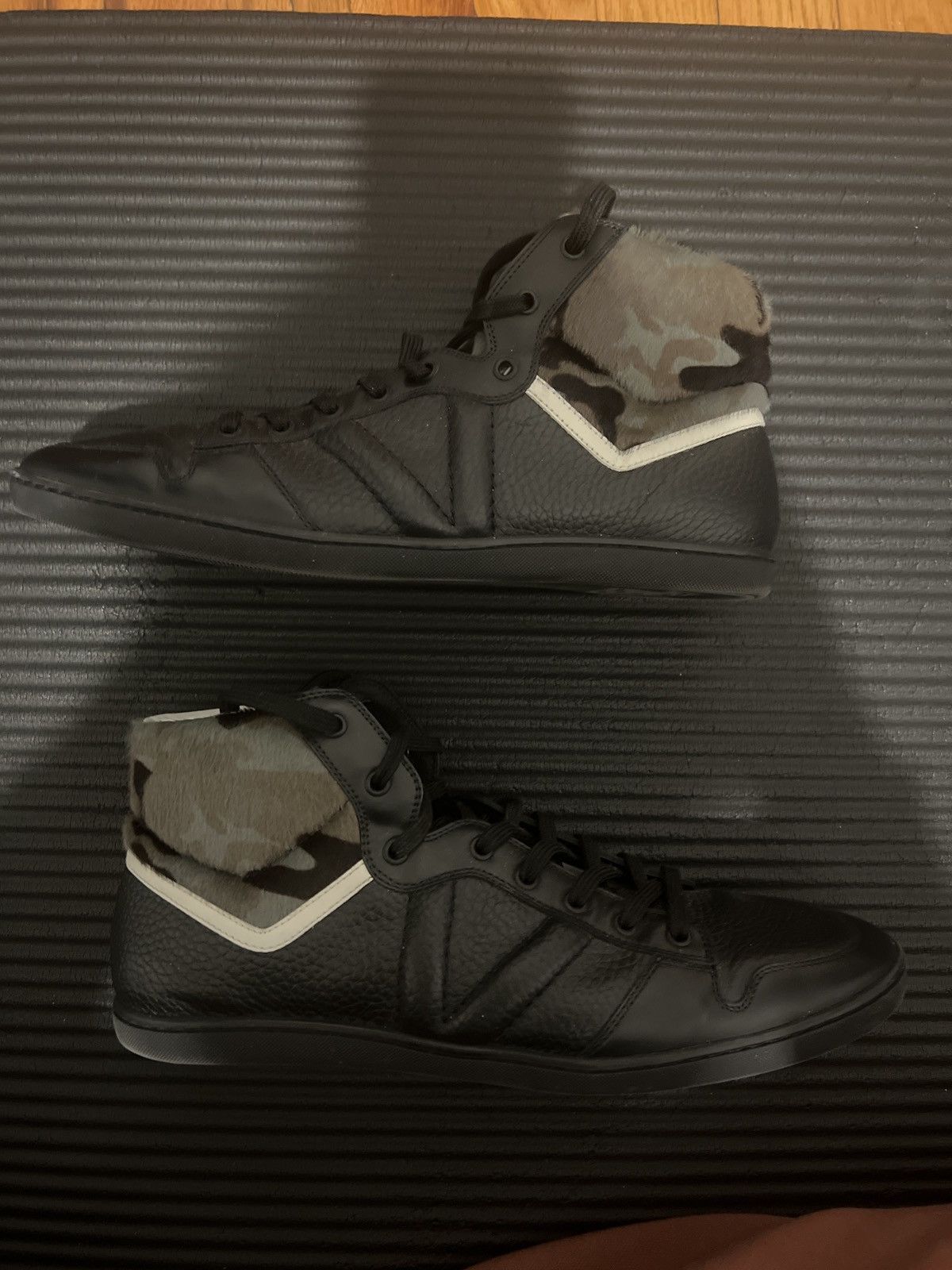 Louis Vuitton Louis vuitton spitfire Size US 9.5 / EU 42-43 - 2 Thumbnail