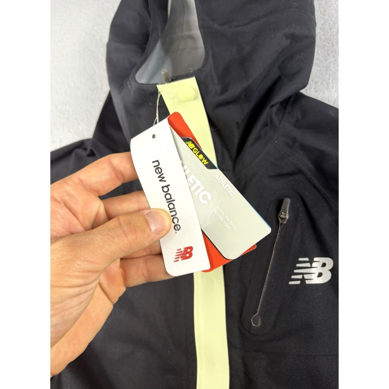 New Balance New Balance Beacon Jacket Womens Small Black Full Zip Running Glow High Vis Windbreaker Jacket Womens S Black Full Zip Glow High Vis Size S / US 4 / IT 40 - 4 Thumbnail