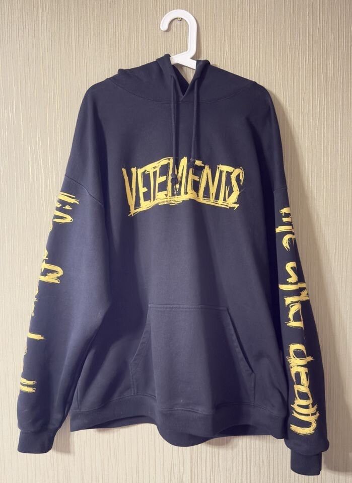 Vetements Vetements World Tour Size US M / EU 48-50 / 2 - 1 Thumbnail