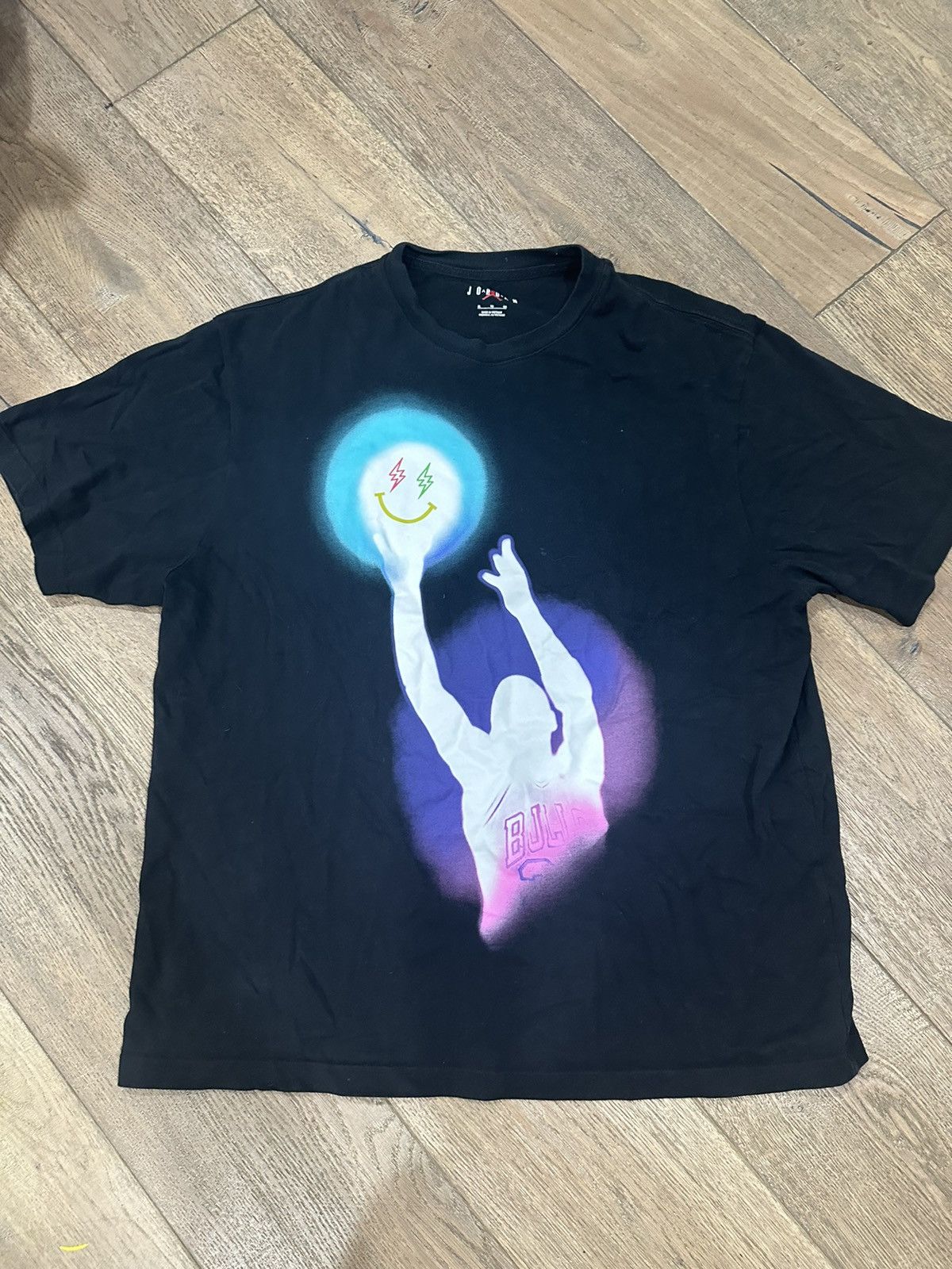 J Balvin × Jordan Brand J Balvin x Jordan T sz XL Size US XL / EU 56 / 4 - 1 Thumbnail