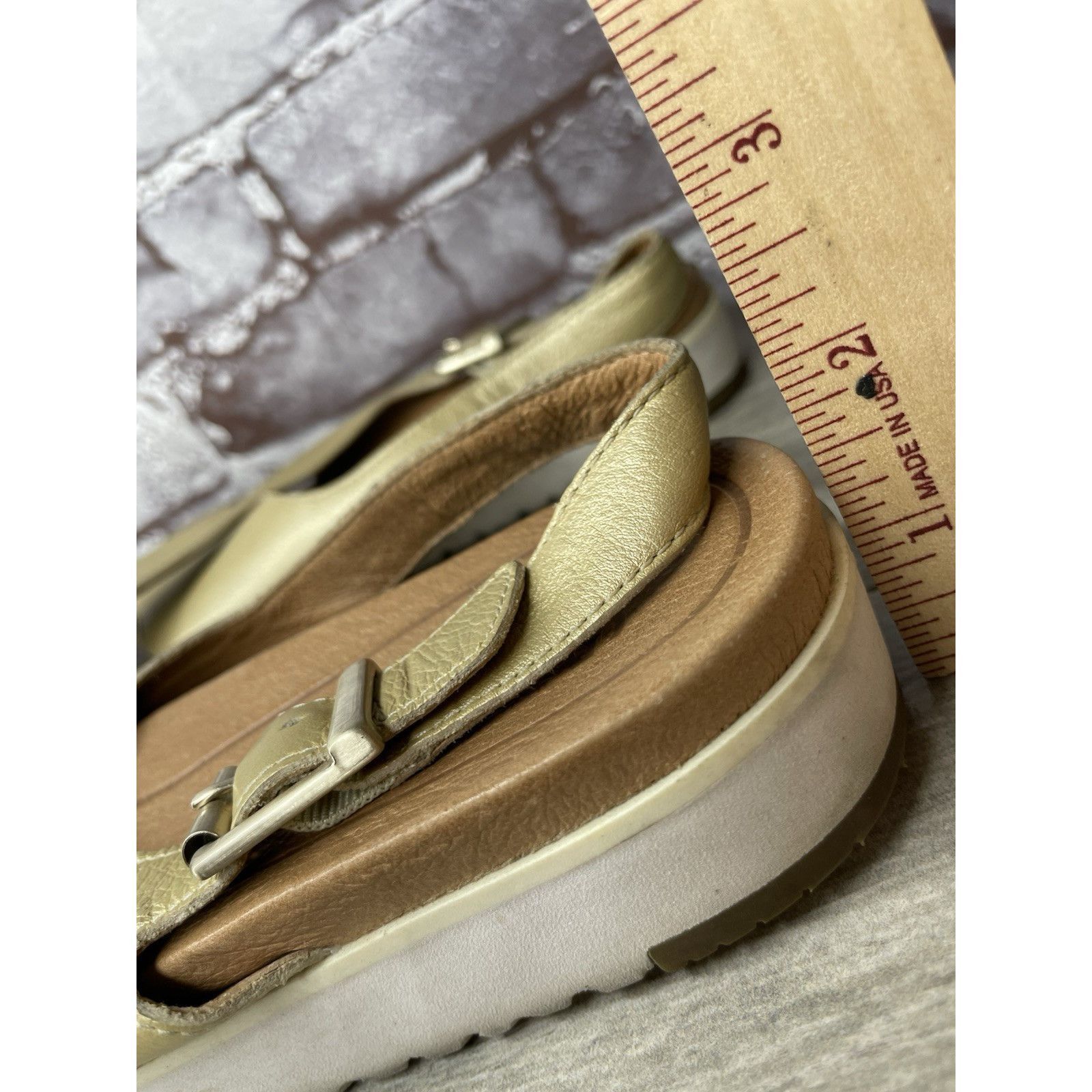 Ugg UGG Gold Leather Kamile Cross Strap Comfort Sandals Women Sz Size US 10 / IT 40 - 8 Thumbnail
