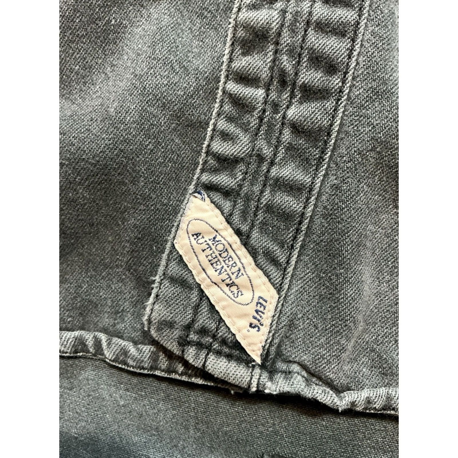 Levi's VINTAGE Levi's Modern Authentics Black Workwear Button-Front L/S Shirt M (1990s) Mens Size US M / EU 48-50 / 2 - 6 Thumbnail