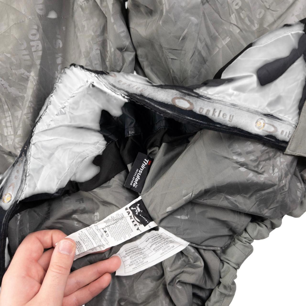Oakley Vintage Oakley Zip Up Snowboarding Jacket Size L Size US L / EU 52-54 / 3 - 8 Thumbnail