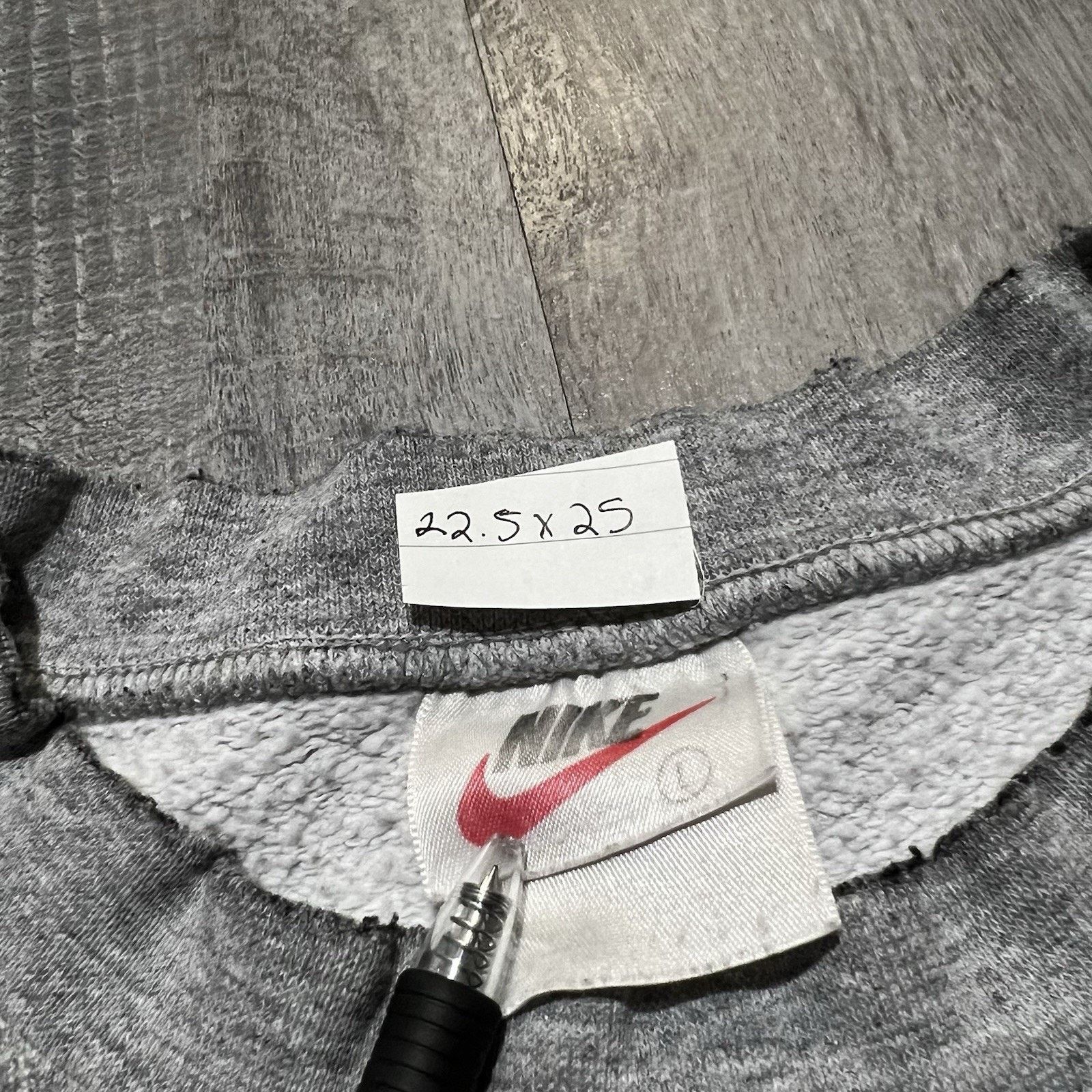 Nike VTG Nike Big Swoosh White Tag Crewneck Grey 90s Sweatshirt Size US L / EU 52-54 / 3 - 4 Thumbnail