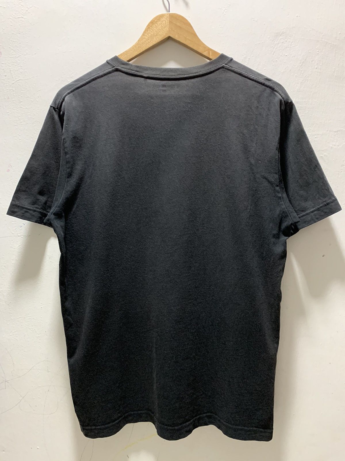 Uniqlo Uniclo X Mickey Large Tshirt Size US L / EU 52-54 / 3 - 7 Thumbnail
