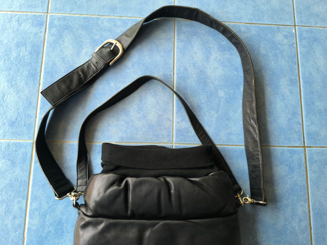 Yohji Yamamoto Kawa-kawa Leather Puffer Sling Bag Size ONE SIZE - 5 Thumbnail