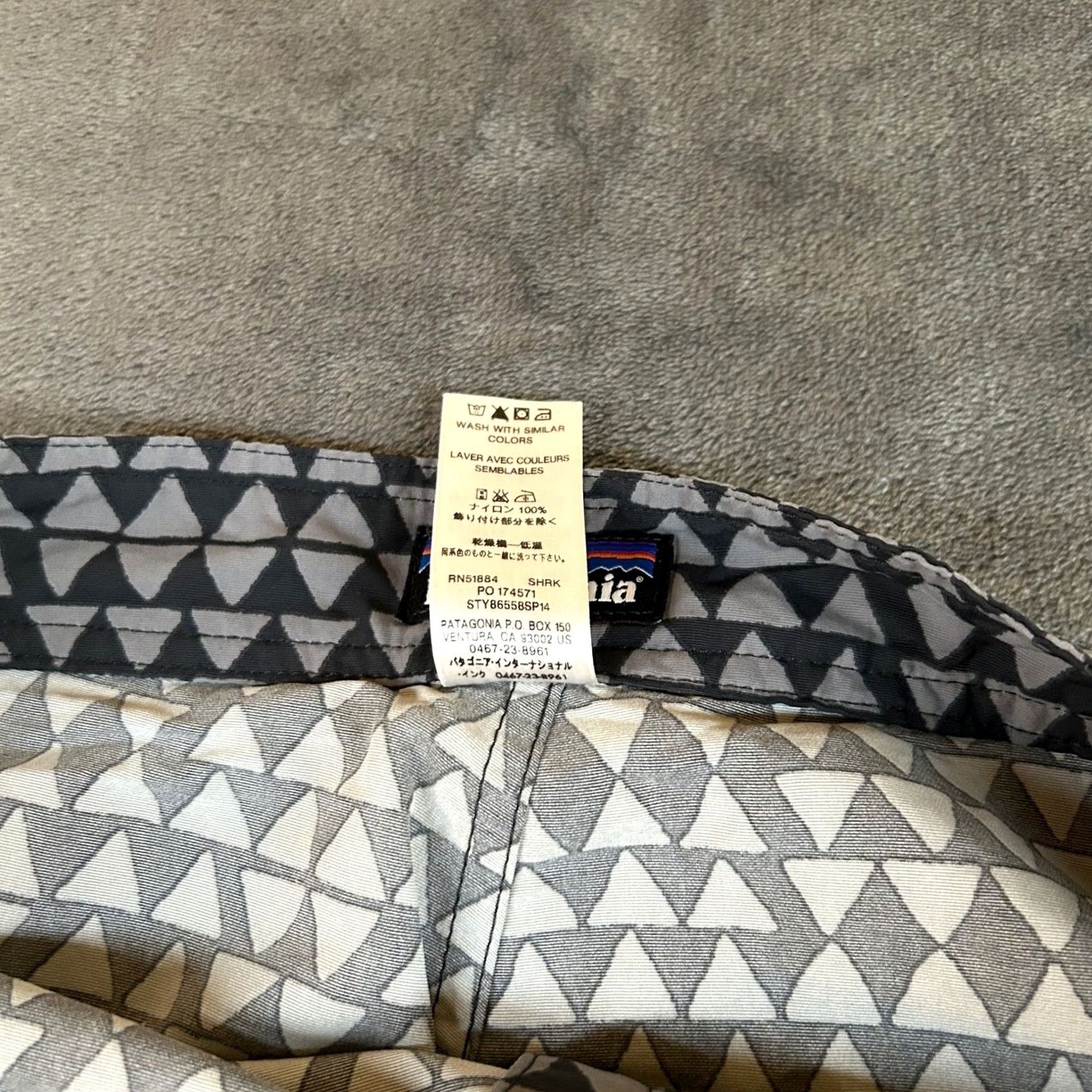 Patagonia Patagonia Wavefarer Board Shorts Mens 36 Gray Geometric Triangle Print Size US 36 / EU 52 - 6 Thumbnail