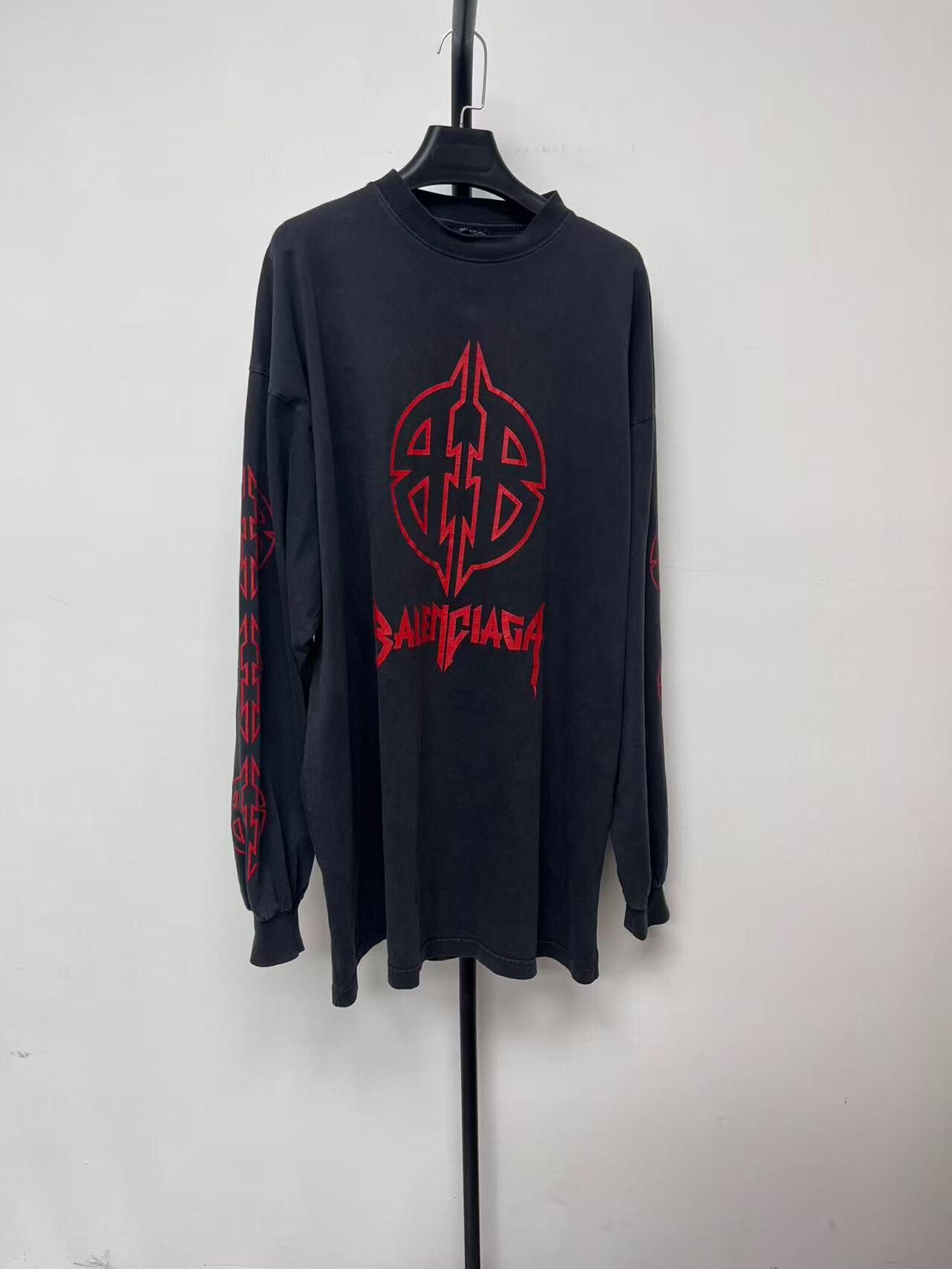 Balenciaga Balenciaga Long Sleeve Graphic Sweatshirt in Gray Size US M / EU 48-50 / 2 - 1 Thumbnail