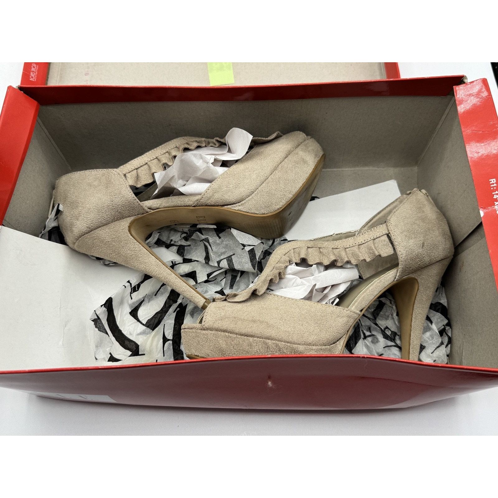 Other Elle Woman's Ruffled Dress Heels Elenchanttan Size 6.5 Size US 6.5 / IT 36.5 - 8 Thumbnail