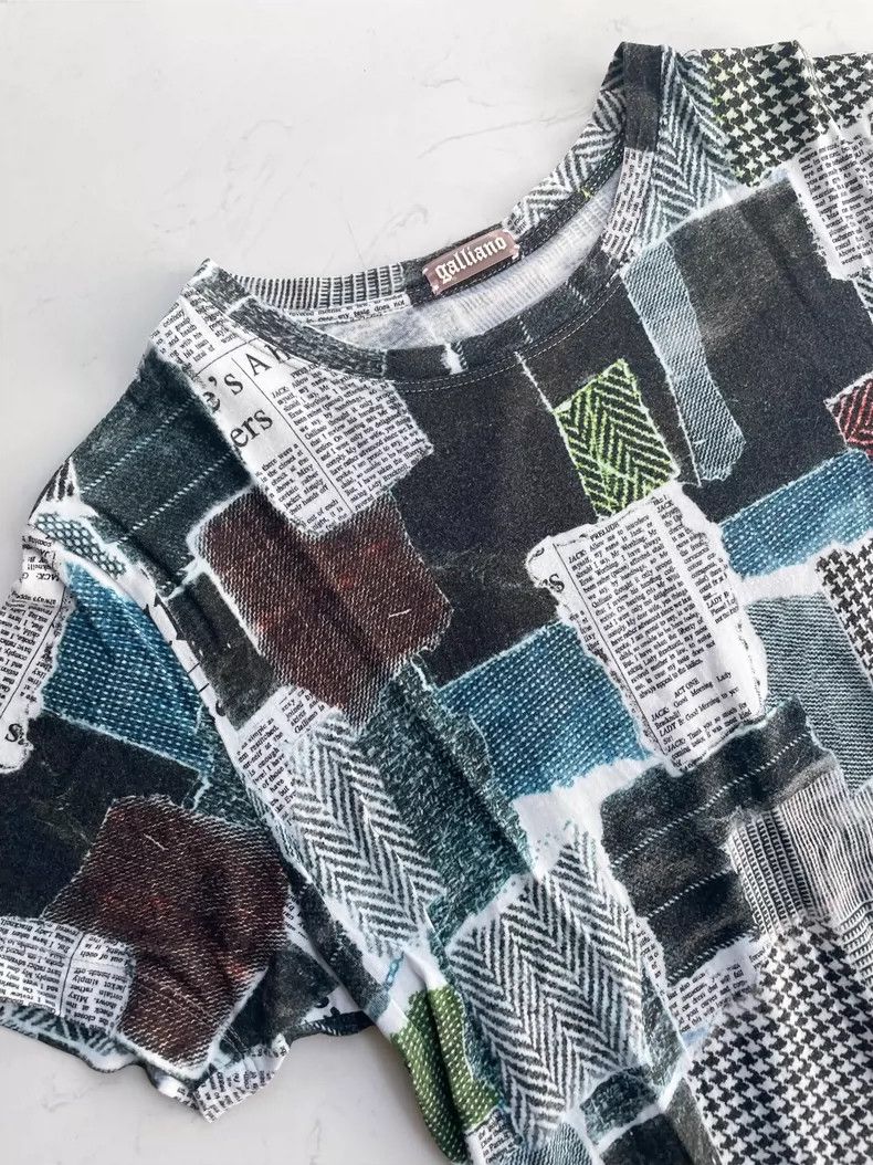John Galliano John Galliano Newspaper collage print T-shirt 2504-Nextarro Size US S / EU 44-46 / 1 - 3 Thumbnail