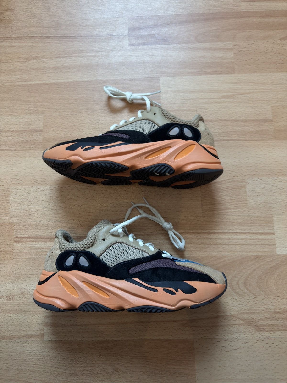 Yeezy Yeezy 700v2 Size US 7 / EU 40 - 3 Thumbnail