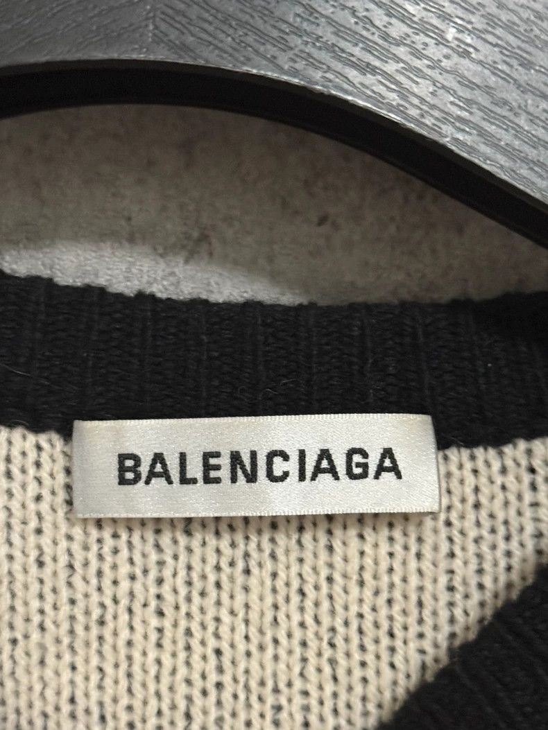 Balenciaga Balenciaga Round Neck Sweater Full of Bullet Screen Size US S / EU 44-46 / 1 - 3 Thumbnail