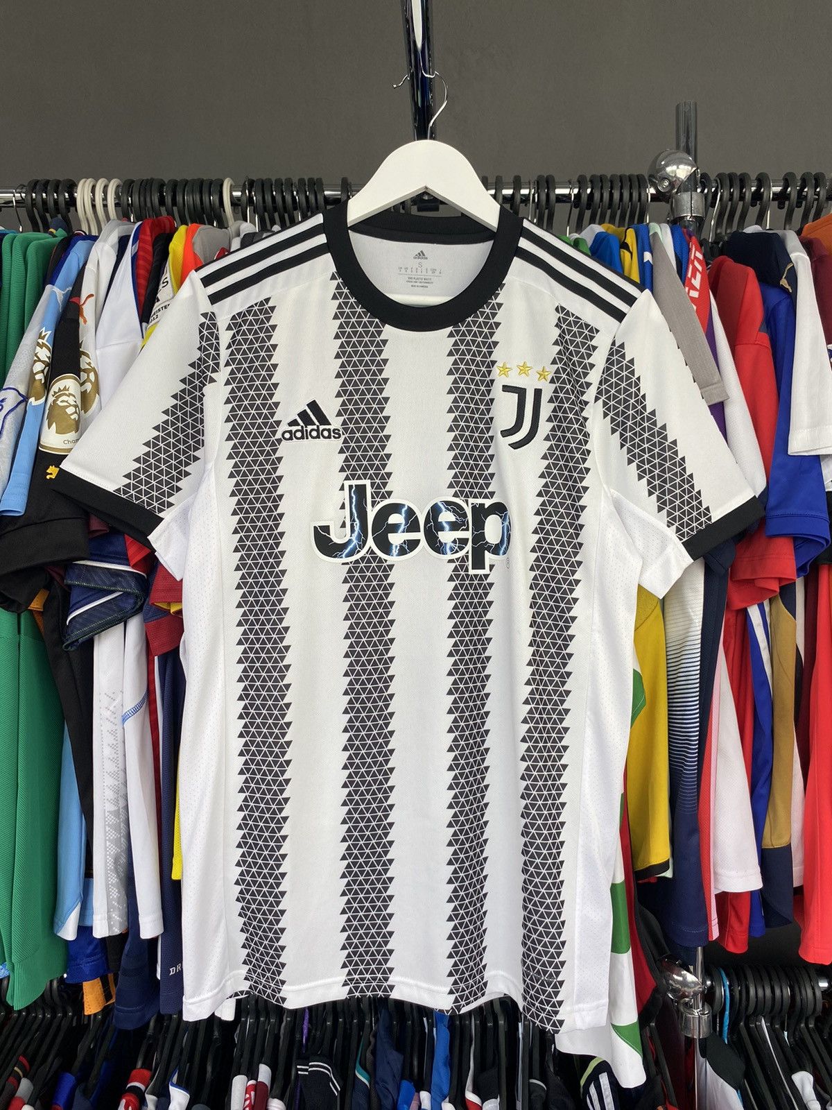 Adidas 2022/23 ADIDAS JUVENTUS HOME SOCCER FOOTBALL JERSEY SHIRT Size US S / EU 44-46 / 1 - 1 Thumbnail