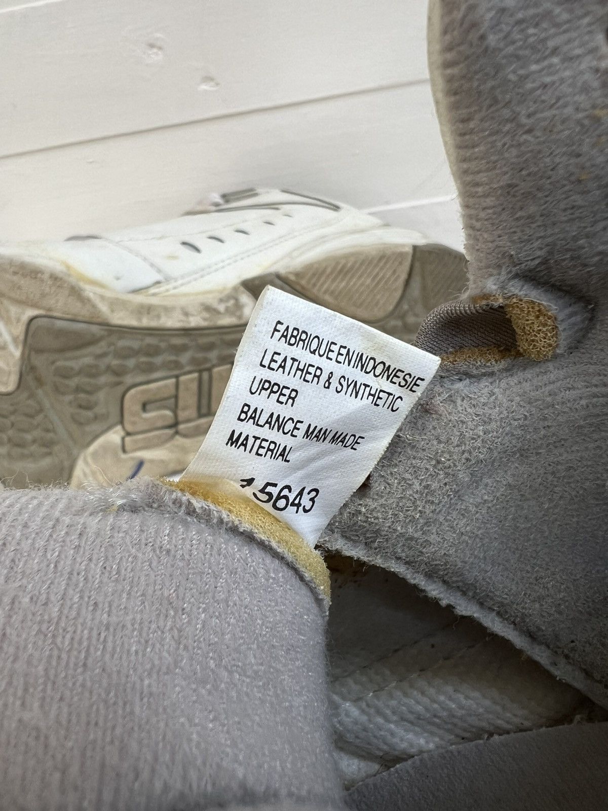 Converse Rare Converse CONS White Men Athletic Basketball Sneaker Size US 9.5 / EU 42-43 - 14 Thumbnail