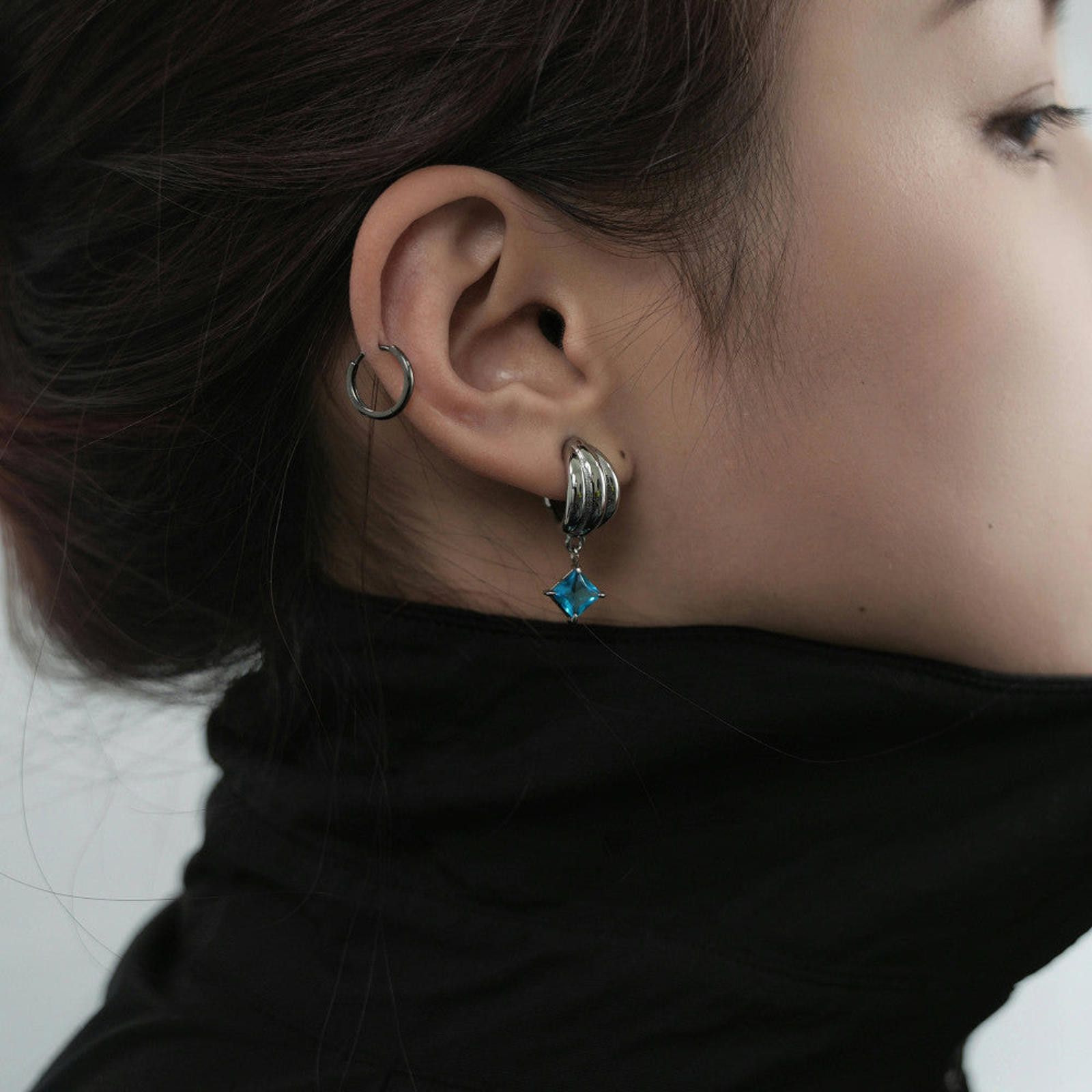 Japanese Brand Chic Silver Earrings with Green Gemstone Size ONE SIZE - 6 Thumbnail