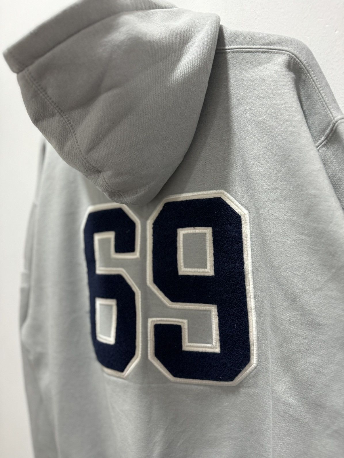 Japanese Brand VINTAGE SKATEBOARD STYLE PLAYER 69 EMBROIDERED LOGO HOODIE Size US XL / EU 56 / 4 - 14 Thumbnail