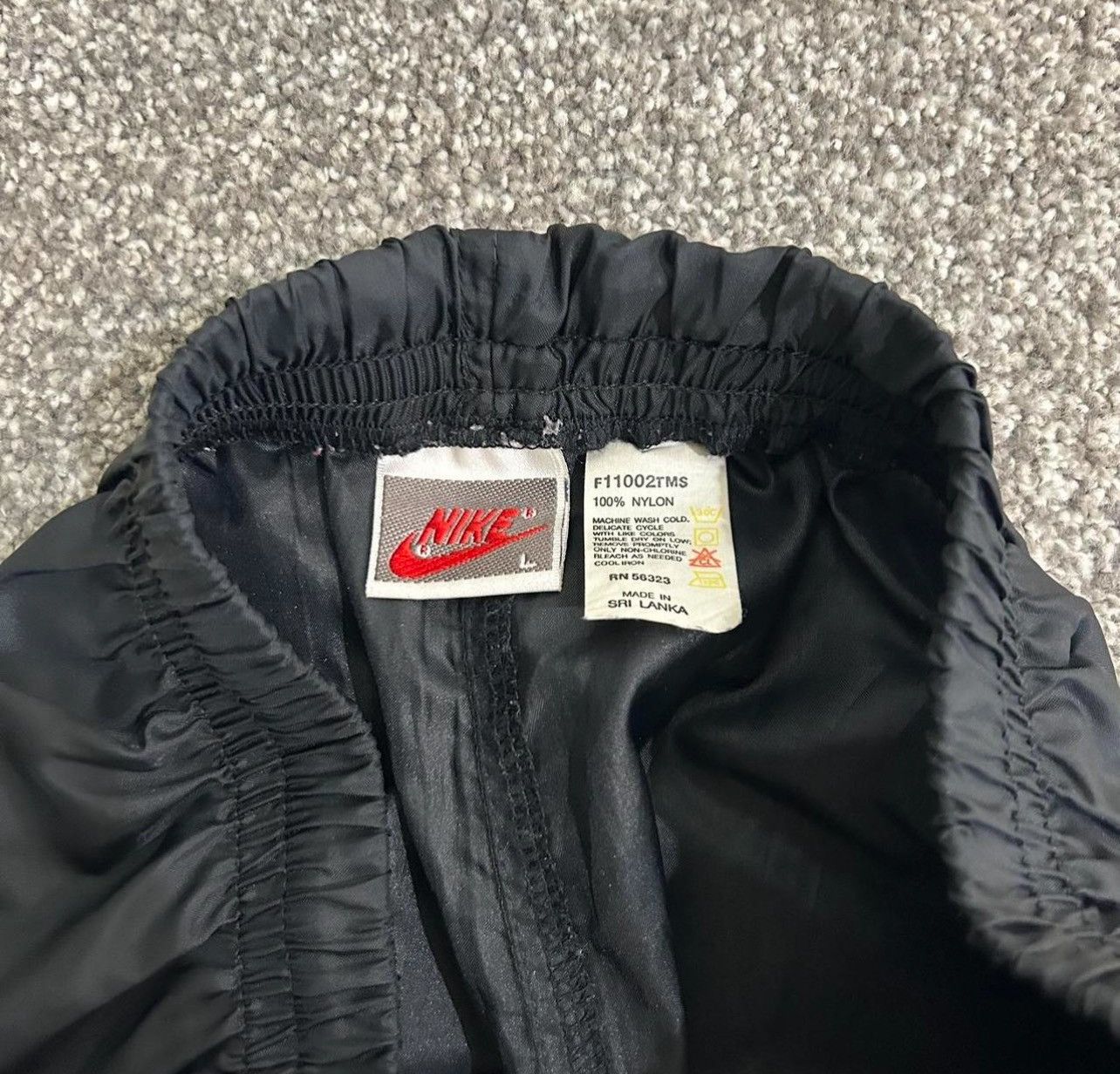 Nike Vintage black Nike track pants Size US 32 / EU 48 - 3 Thumbnail